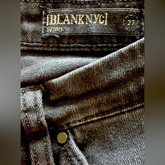 BlankNYC jeans with ripped knees. Size 27. - Picture 3 of 3